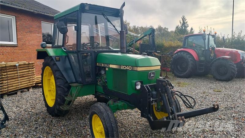 John Deere 2040 med frontlift Traktorji