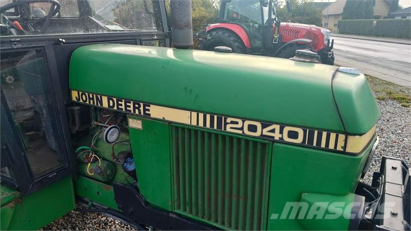 John Deere 2040 med frontlift Traktorji