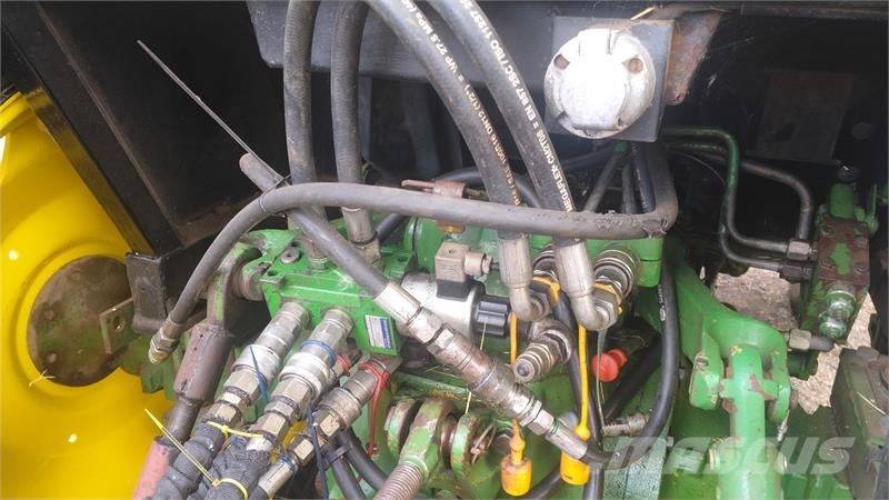 John Deere 2040 med frontlift Traktorji
