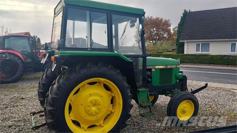 John Deere 2040 med frontlift Traktorji
