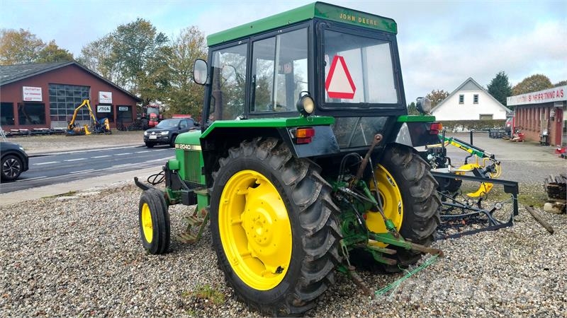 John Deere 2040 med frontlift Traktorji