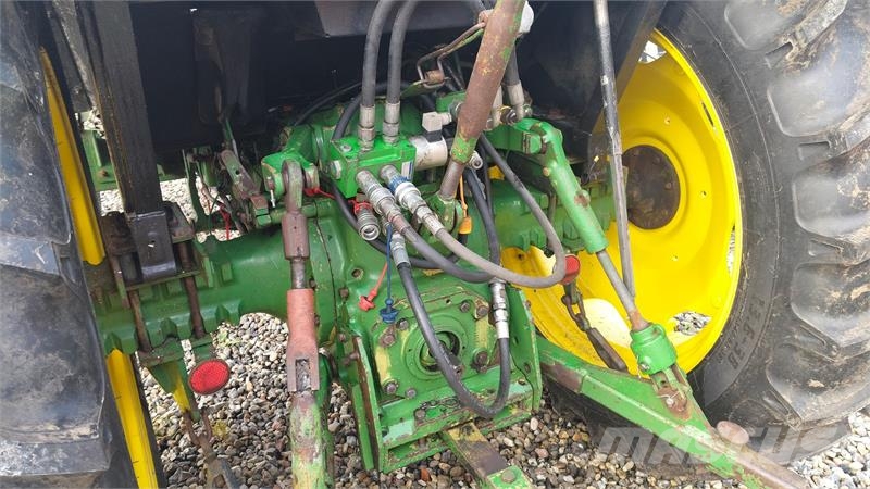 John Deere 2040 med frontlift Traktorji