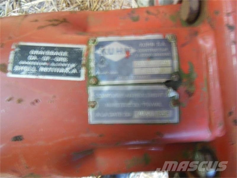 Kuhn GA 300 GM, rotorrive Pöyhimet ja haravat