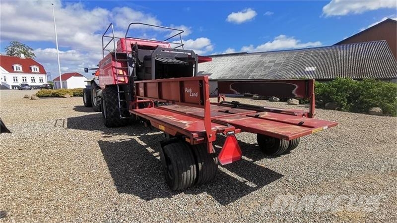 Massey Ferguson 2190 m/parkland vogn 36000 baller - høstklar Presse quadre