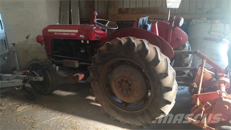 Massey Ferguson 35 X med førerhus (Sælges momsfri) Traktori