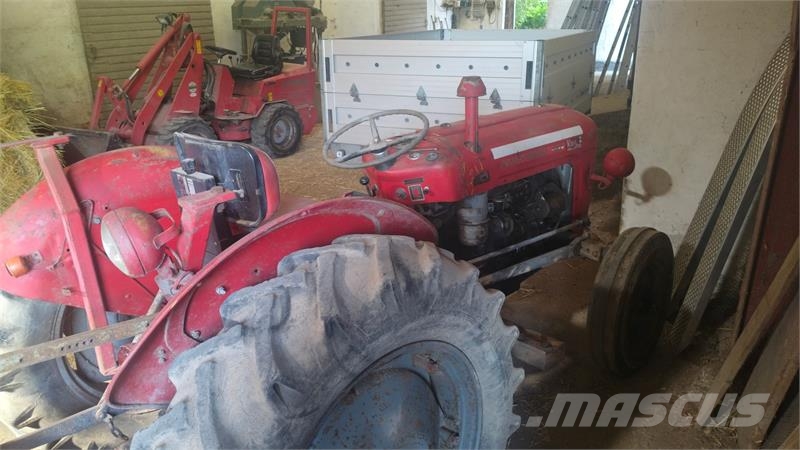 Massey Ferguson 35 X med førerhus (Sælges momsfri) Traktori