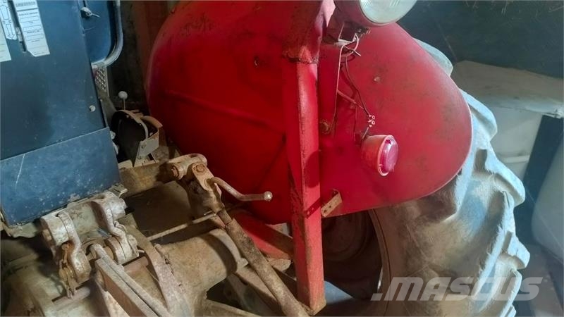 Massey Ferguson 35 X med førerhus (Sælges momsfri) Traktori