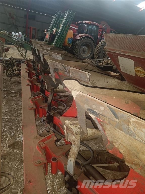 Överum /Massey Ferguson 6 furet Reversible ploughs
