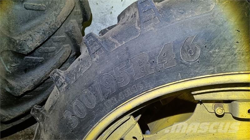 Sprøjte hjul. Front 9.5 R 32, bag 300/95 R46 Gume, točkovi i felne