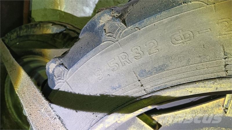 Sprøjte hjul. Front 9.5 R 32, bag 300/95 R46 Gume, točkovi i felne