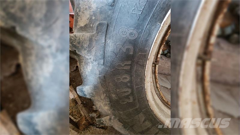  Tvillinghjul  Bag 20.8R 38 4lås pr hjul Tyres, wheels and rims