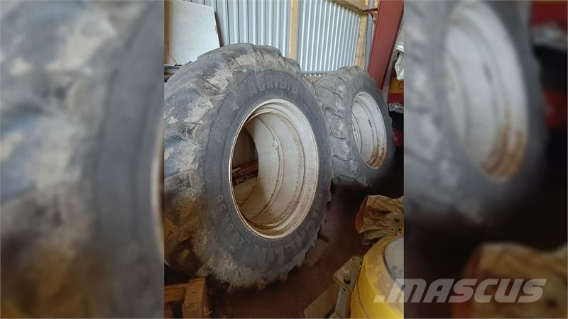  Tvillinghjul  Front 16.9 R28, Bag 20.8R 38 Tyres, wheels and rims