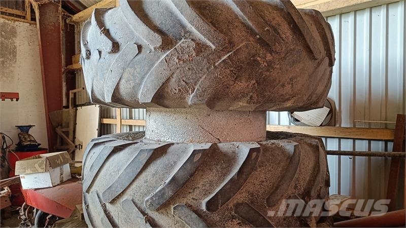  Tvillinghjul  Front 16.9 R28, Bag 20.8R 38 Tyres, wheels and rims
