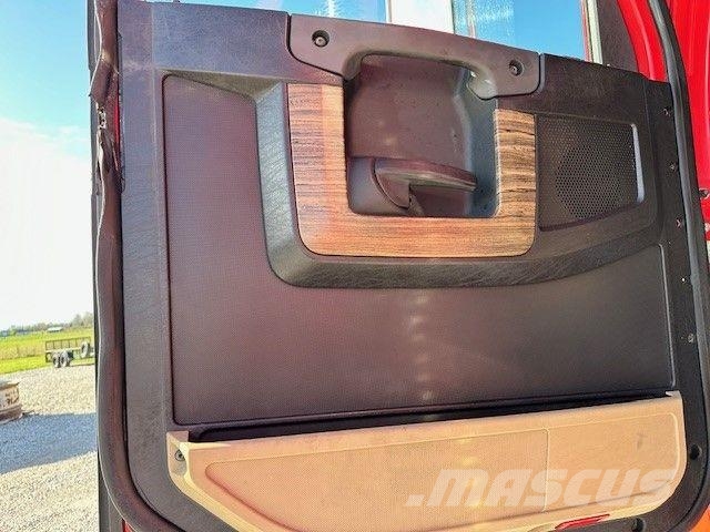 Freightliner CORONADO SD122 Prime Movers