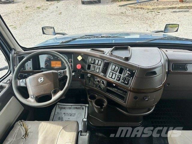 Volvo VNL64T670 Ciągniki siodłowe