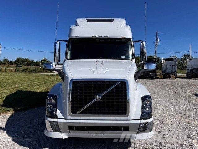 Volvo VNL64T780 Tegljači
