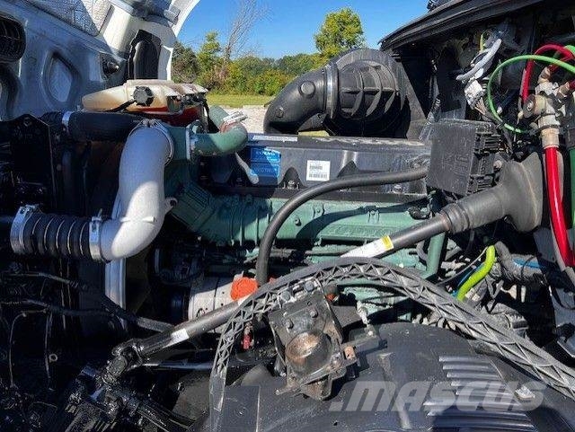 Volvo VNL64T780 Tegljači