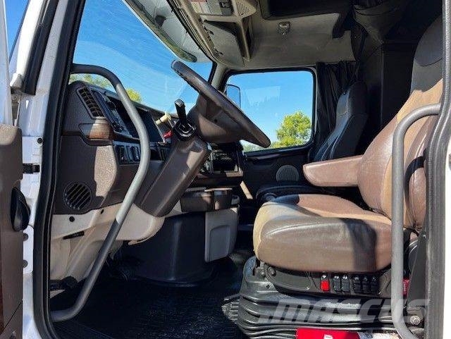 Volvo VNL64T780 Tegljači