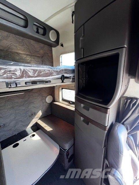 Volvo VNL64T780 Tegljači