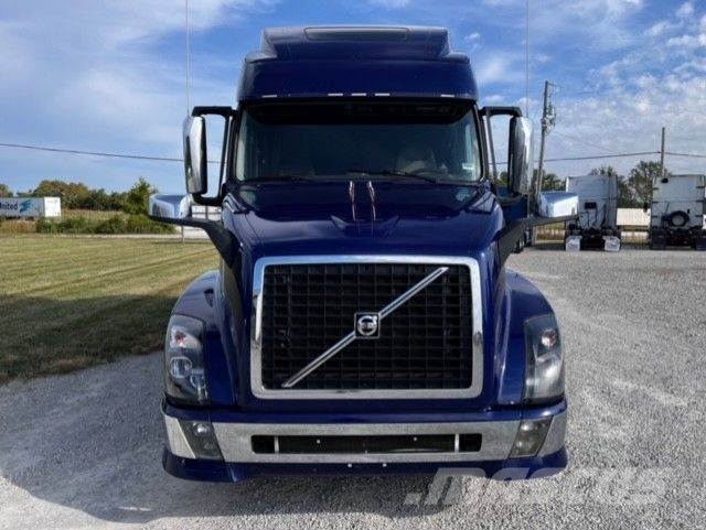 Volvo VNL64T780 Tegljači