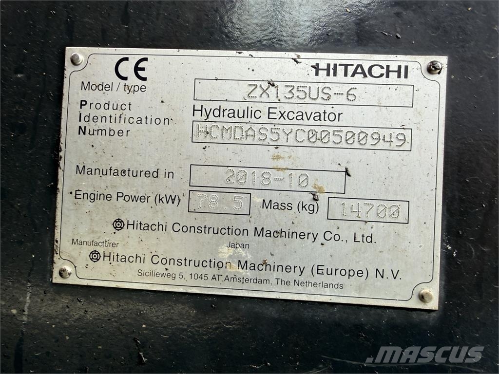 Hitachi ZX135US-6 حفارات زحافة