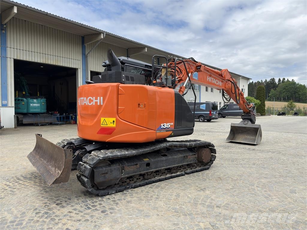 Hitachi ZX135US-6 حفارات زحافة