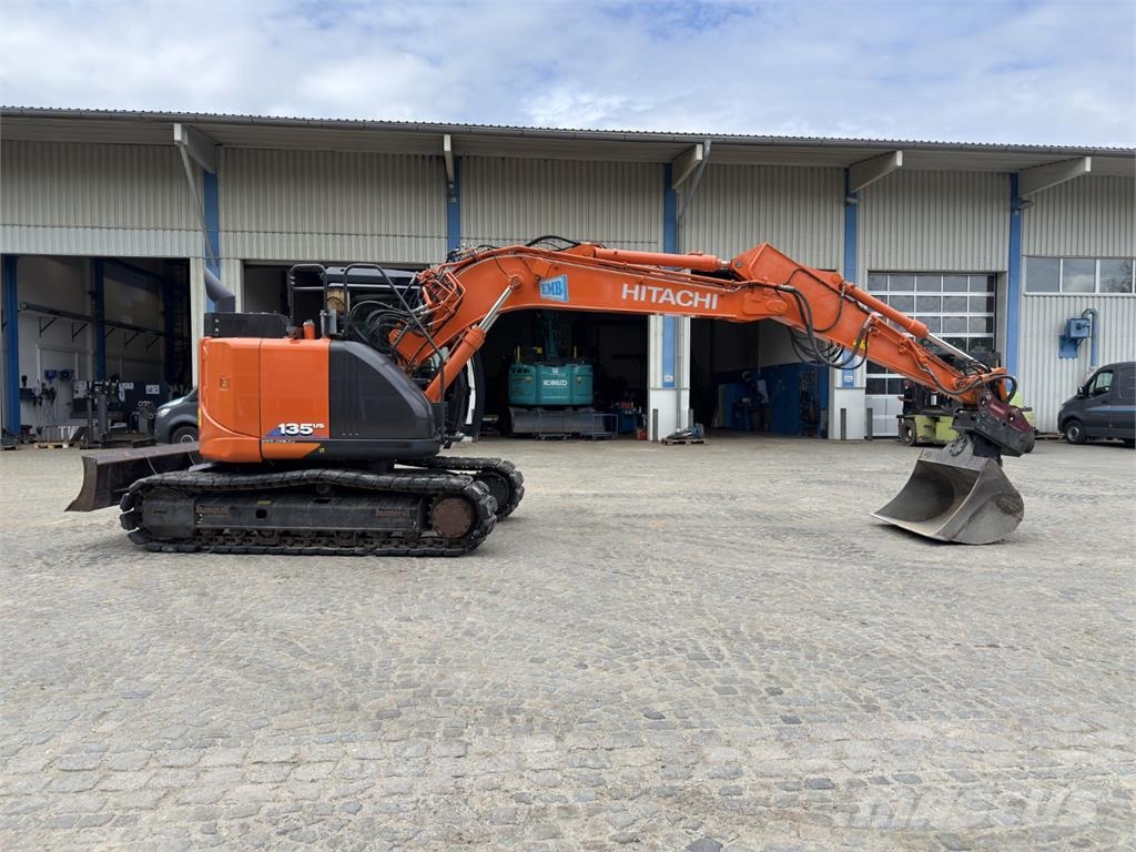 Hitachi ZX135US-6 حفارات زحافة