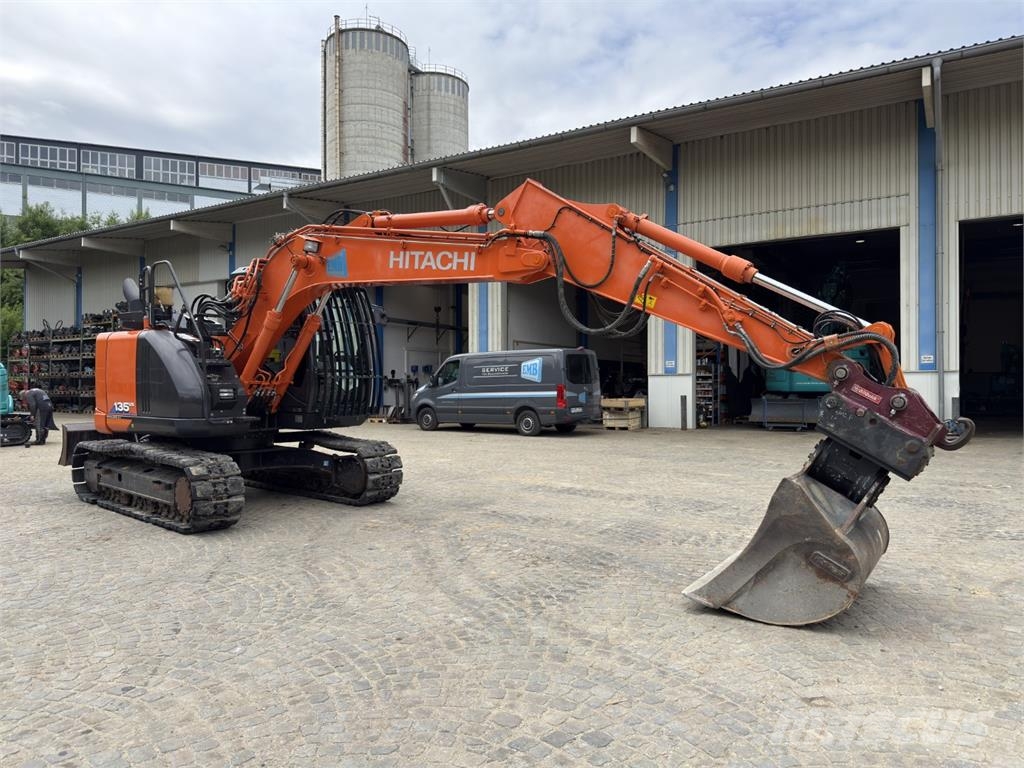 Hitachi ZX135US-6 حفارات زحافة