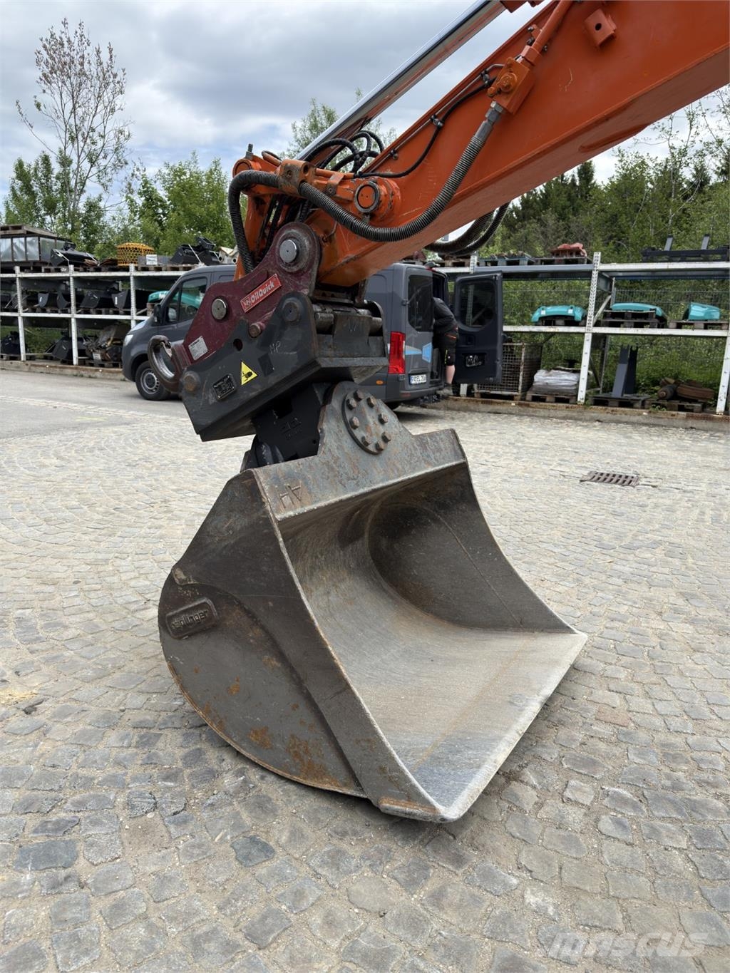 Hitachi ZX135US-6 حفارات زحافة