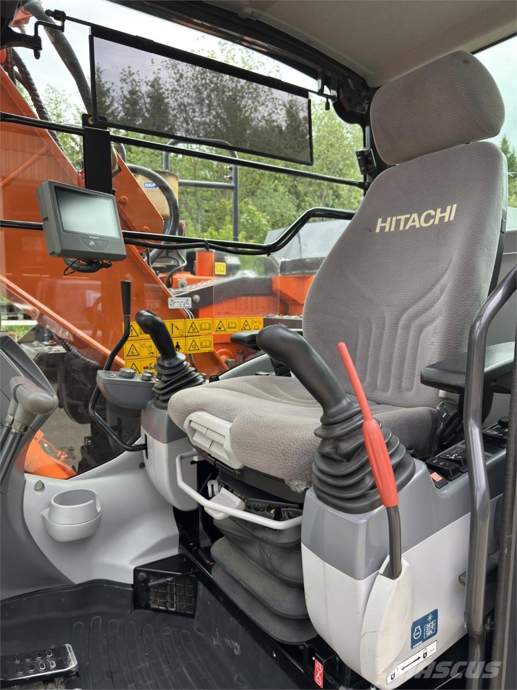 Hitachi ZX135US-6 حفارات زحافة