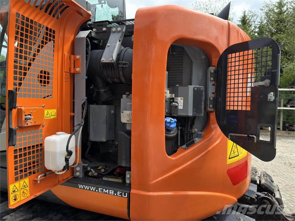 Hitachi ZX135US-6 حفارات زحافة