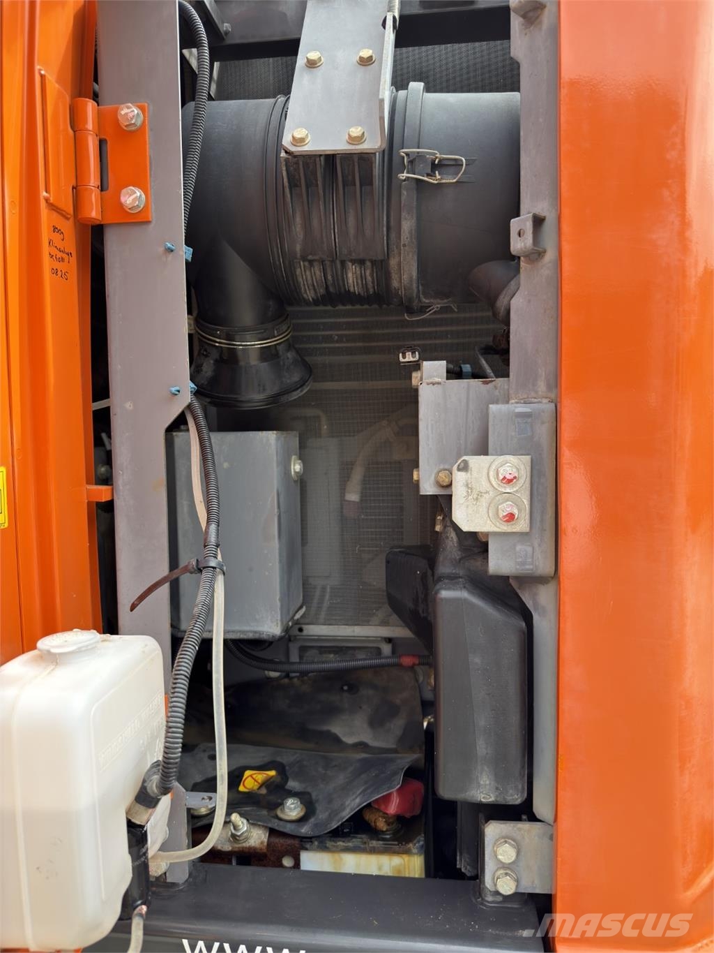 Hitachi ZX135US-6 حفارات زحافة
