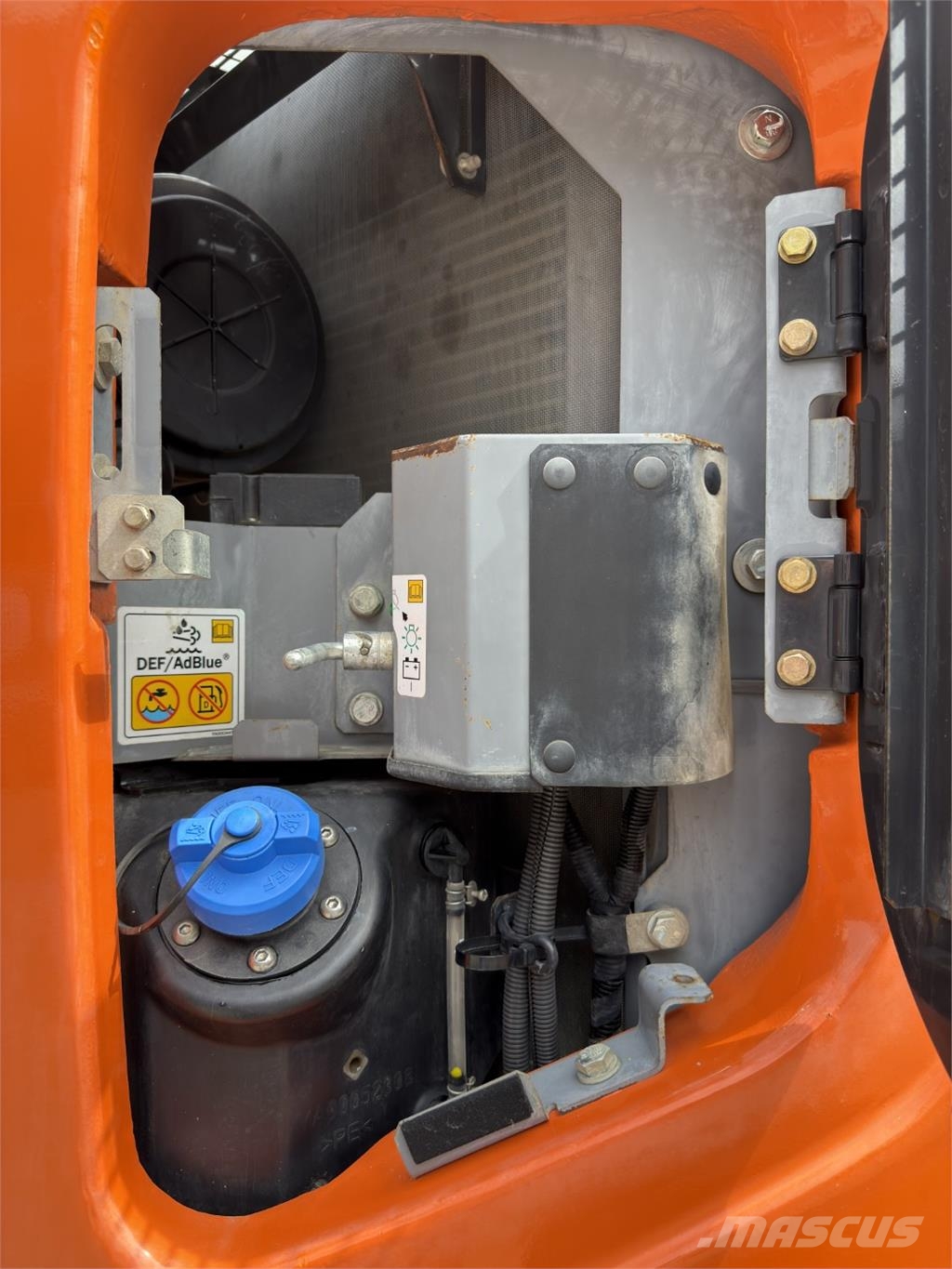 Hitachi ZX135US-6 حفارات زحافة