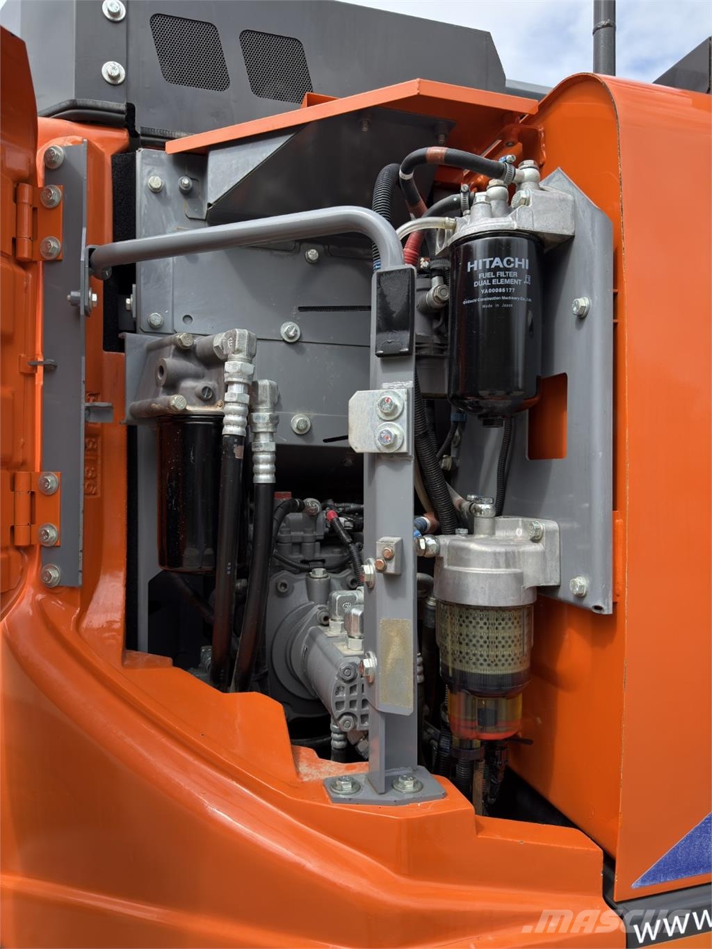 Hitachi ZX135US-6 حفارات زحافة
