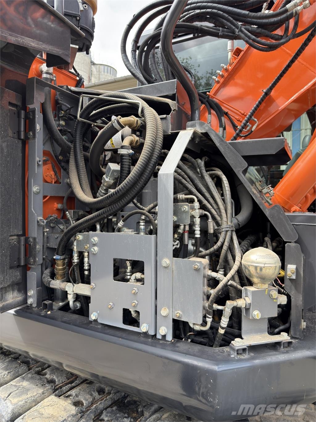 Hitachi ZX135US-6 حفارات زحافة