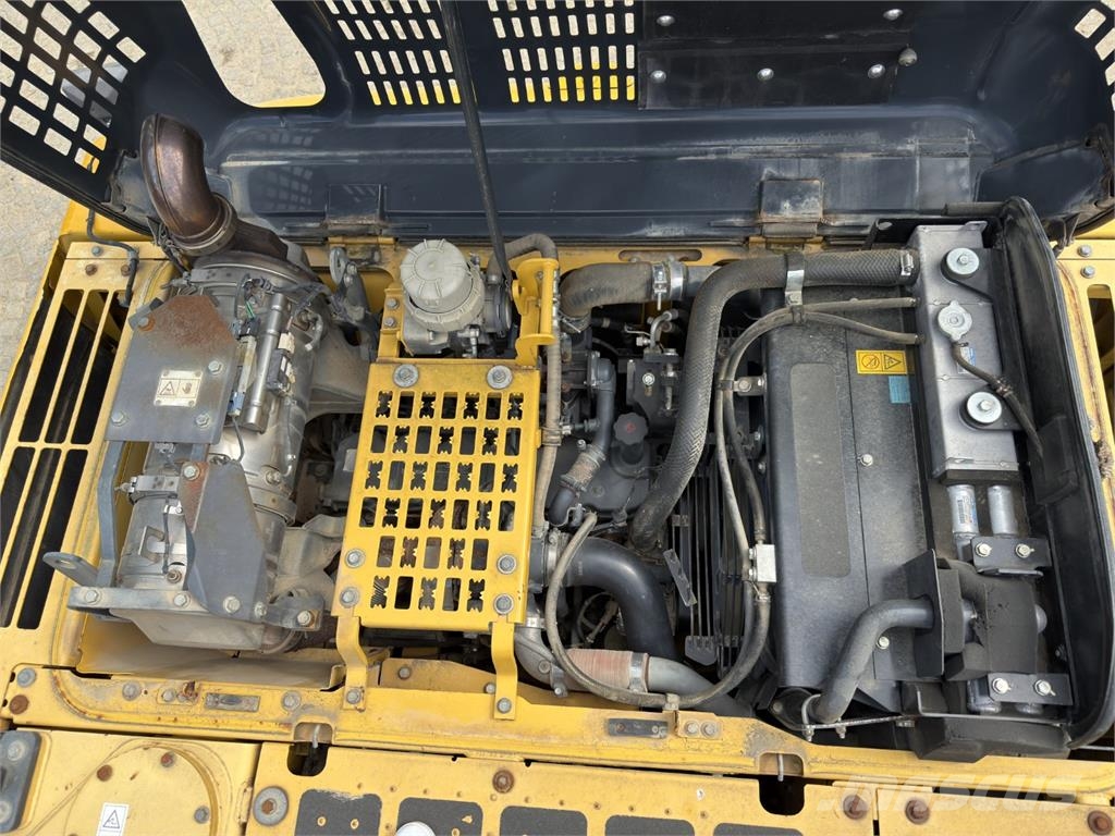 Komatsu PC210LC-10 حفارات زحافة