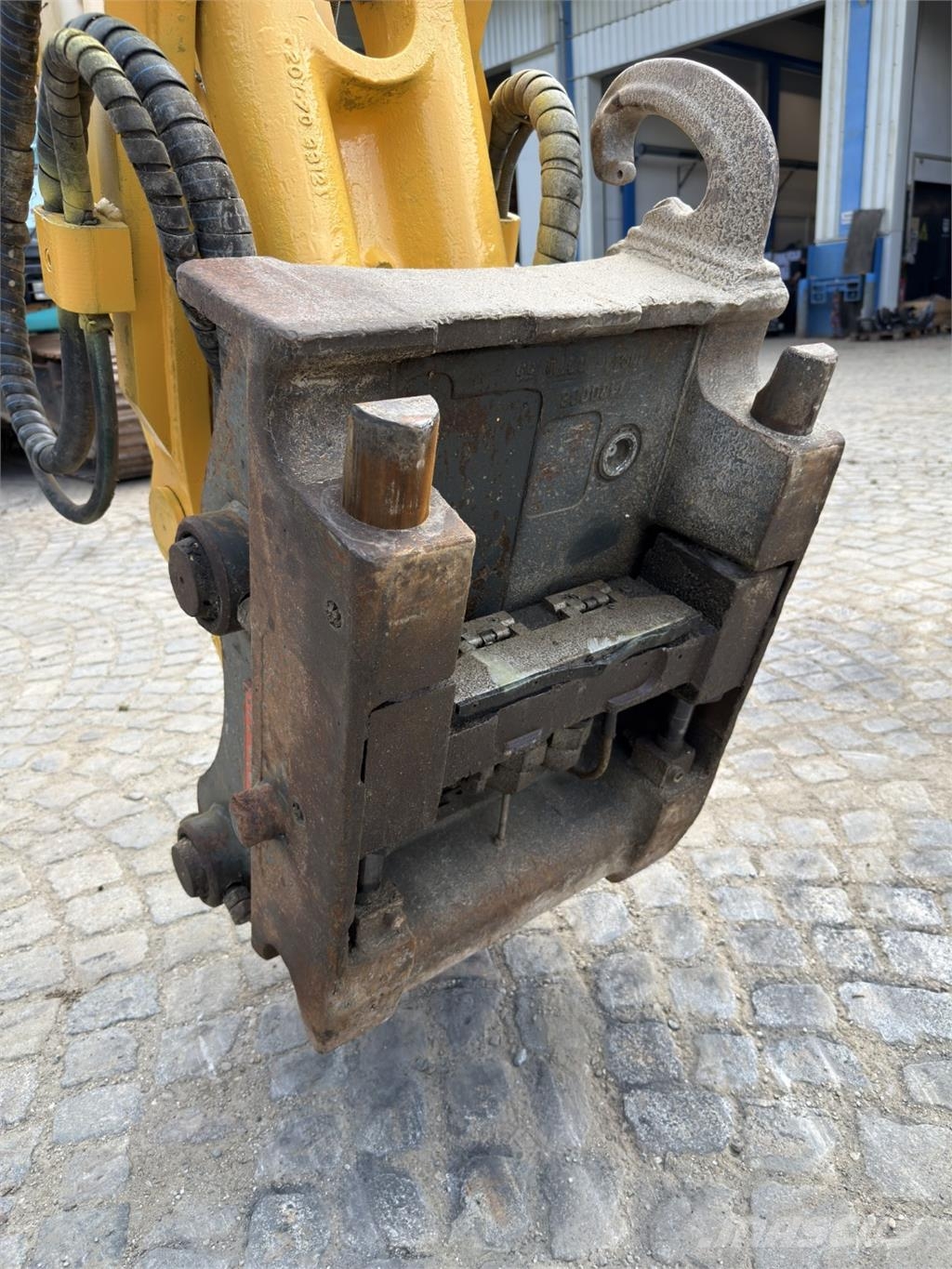 Komatsu PC210LC-10 حفارات زحافة