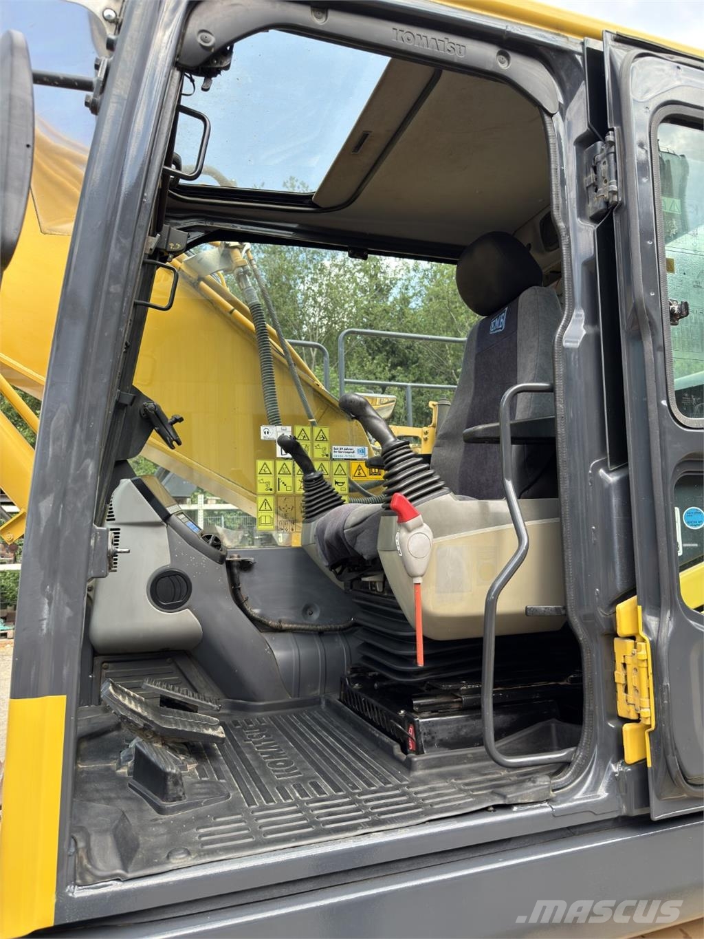 Komatsu PC210LC-10 حفارات زحافة