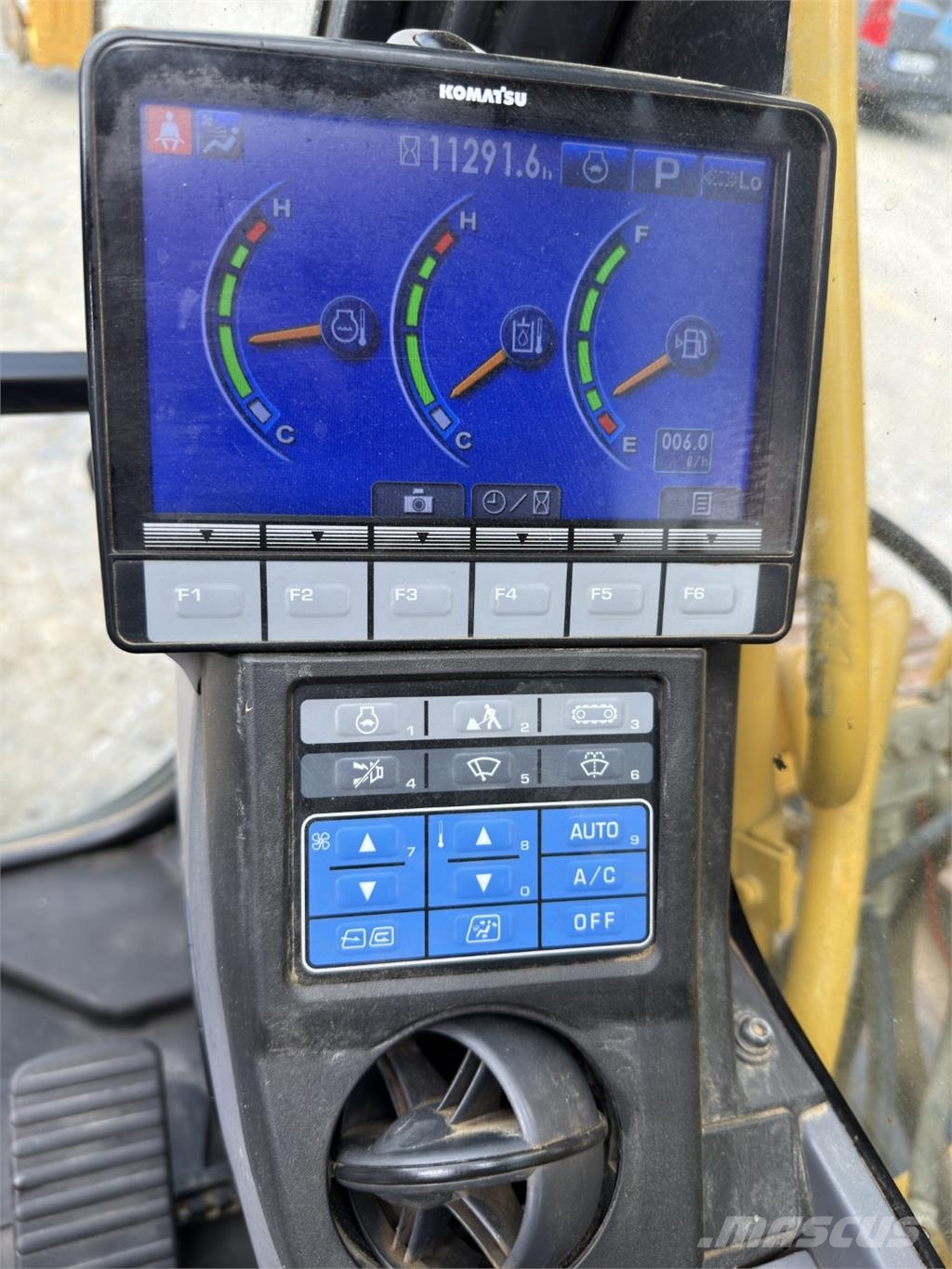 Komatsu PC210LC-10 حفارات زحافة
