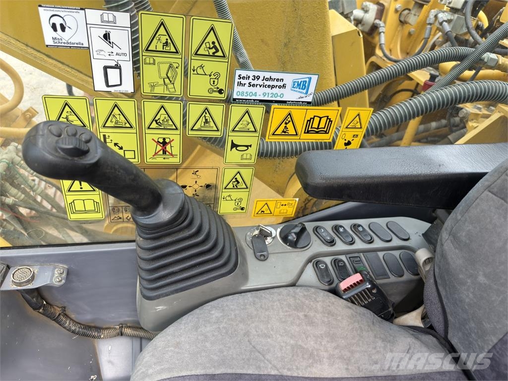 Komatsu PC210LC-10 حفارات زحافة
