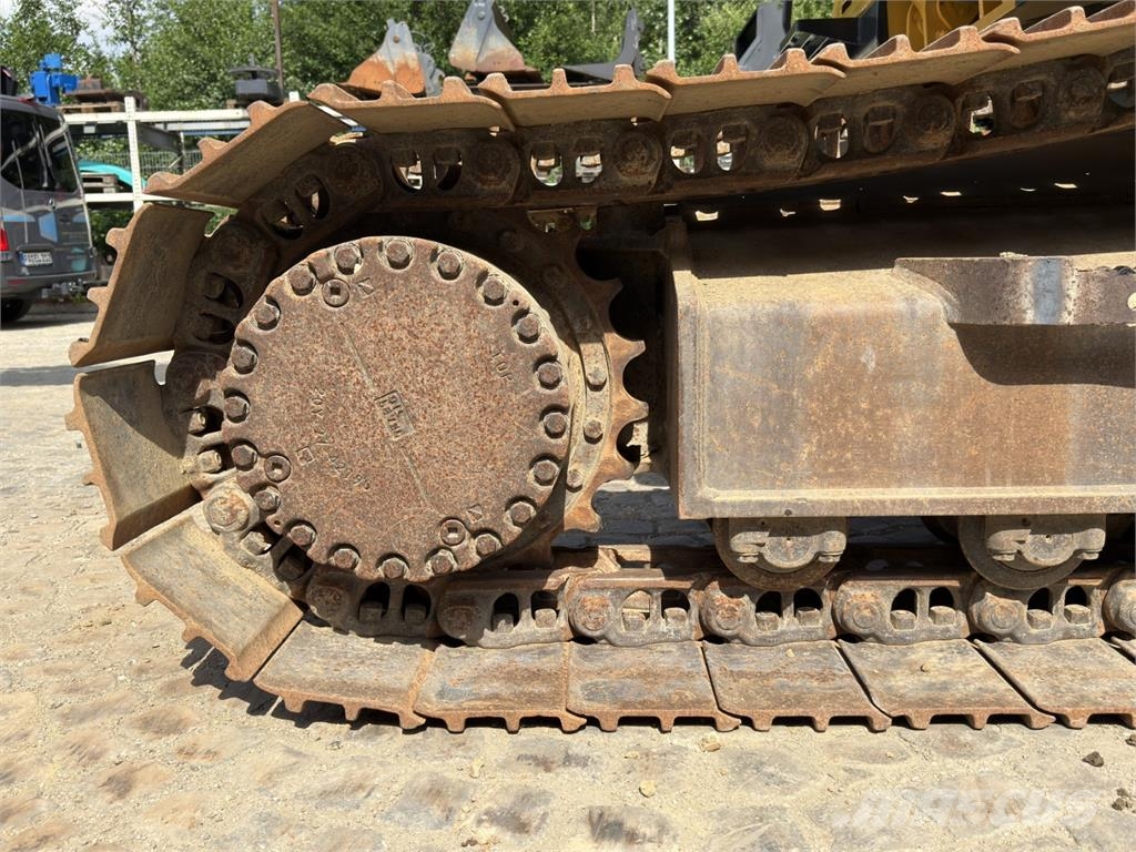 Komatsu PC210LC-10 حفارات زحافة