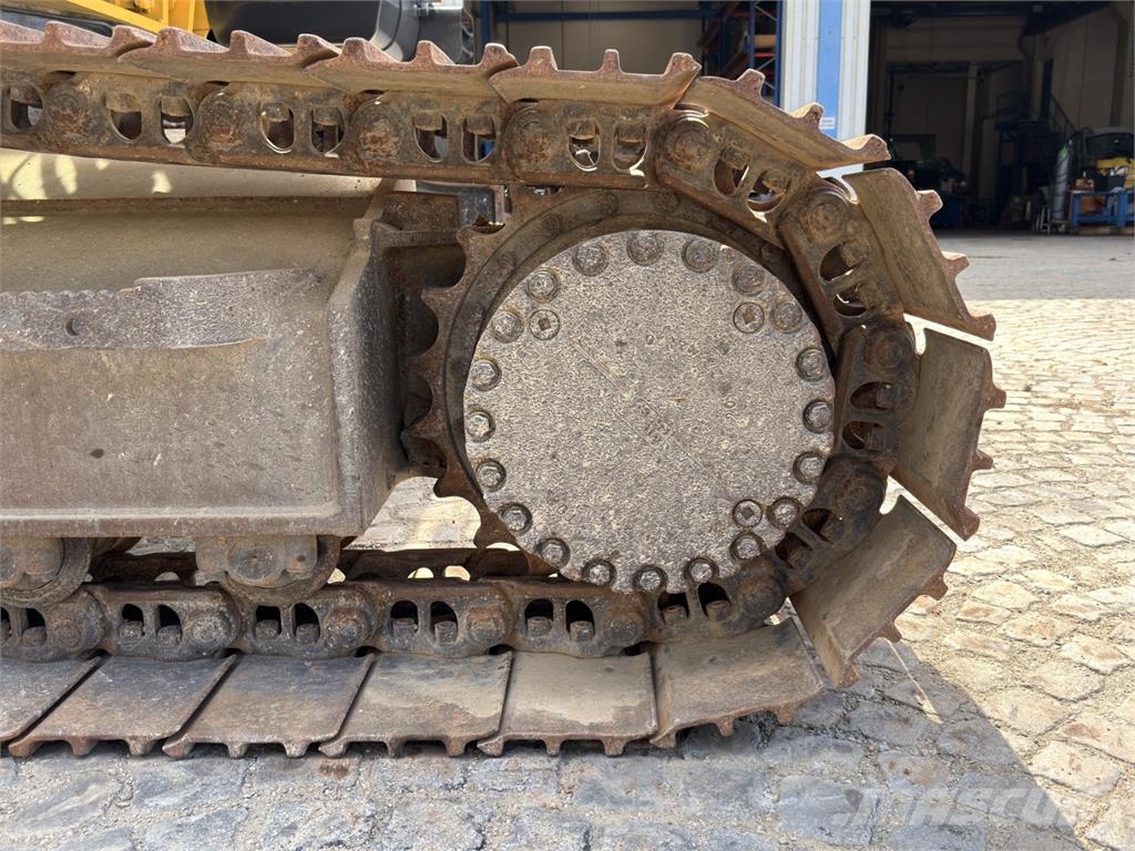 Komatsu PC210LC-10 حفارات زحافة