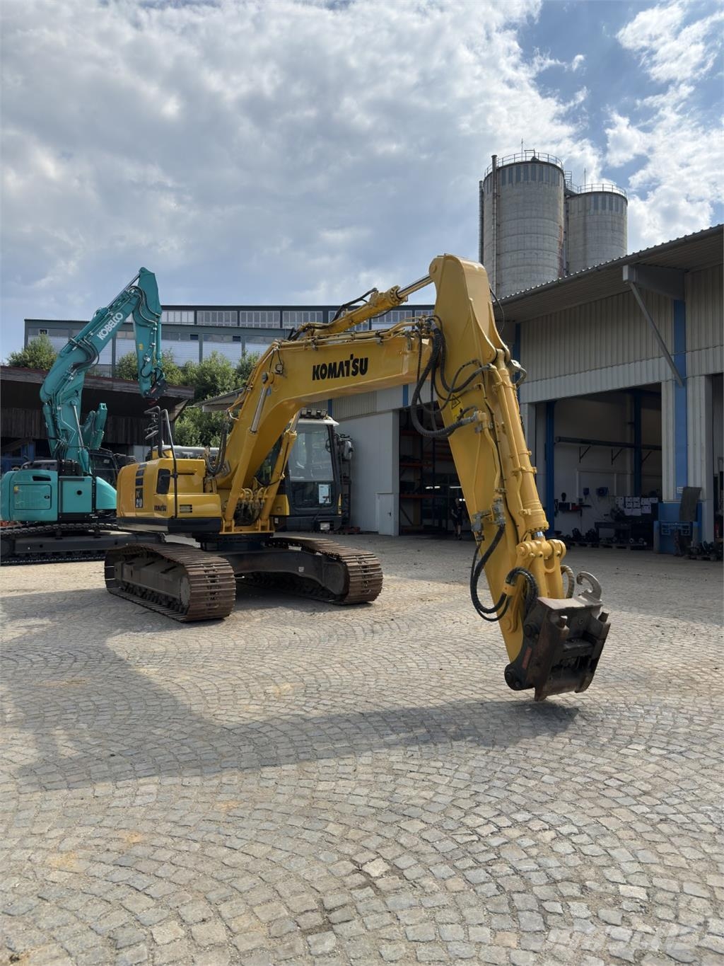 Komatsu PC210LC-10 حفارات زحافة
