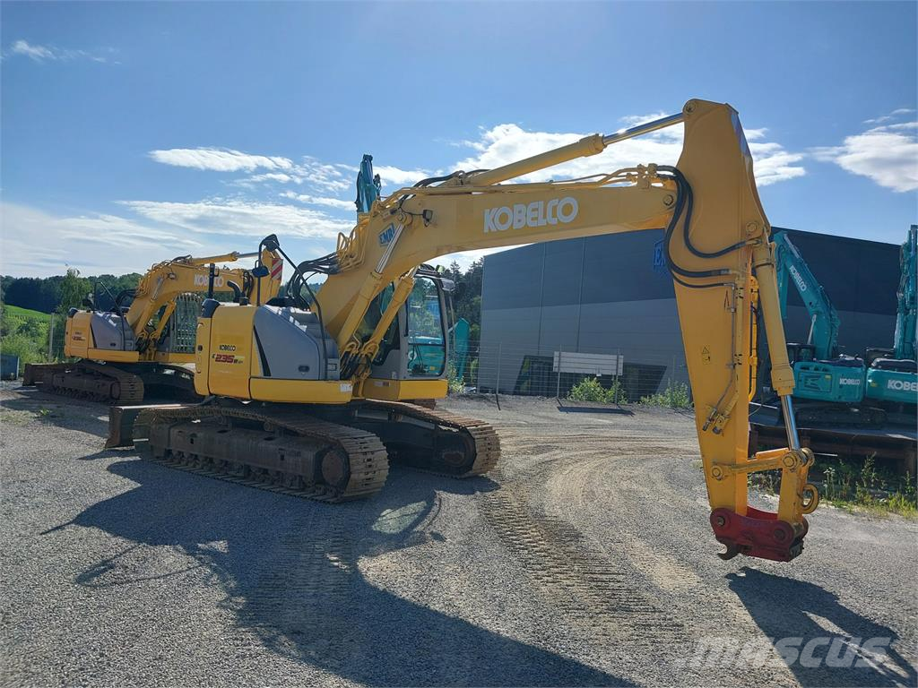 New Holland Kobelco E235B SRNLC Rupsgraafmachines