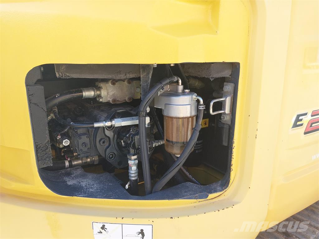 New Holland Kobelco E235B SRNLC Rupsgraafmachines
