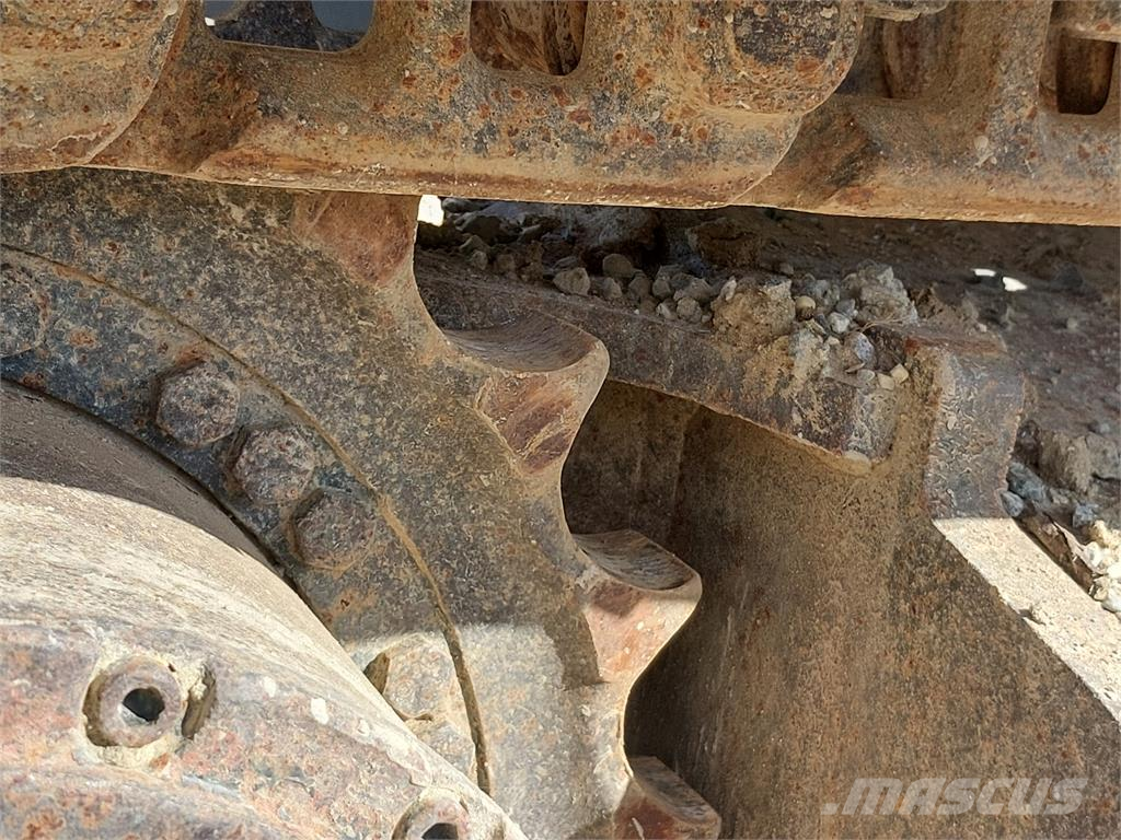 New Holland Kobelco E235B SRNLC Rupsgraafmachines