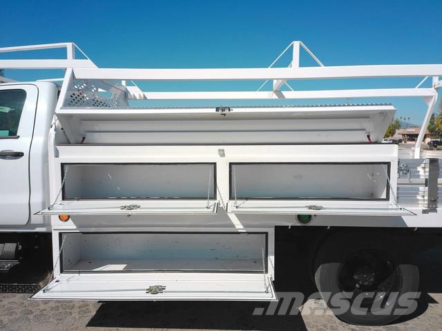 Chevrolet Silverado 5500 Evakuators ar manipulatoru