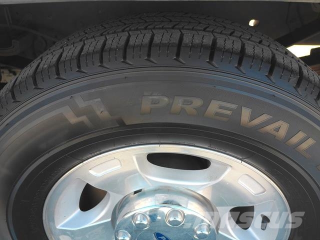 Ford F350 Evakuators ar manipulatoru