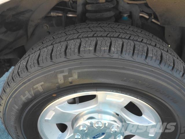 Ford F350 Evakuators ar manipulatoru