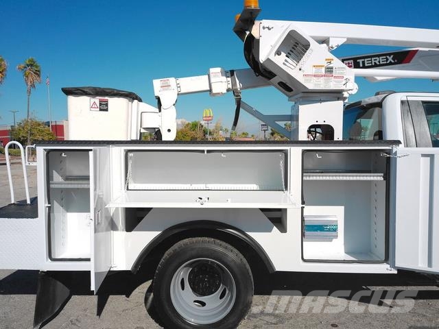 Ford F550 Evakuators ar manipulatoru
